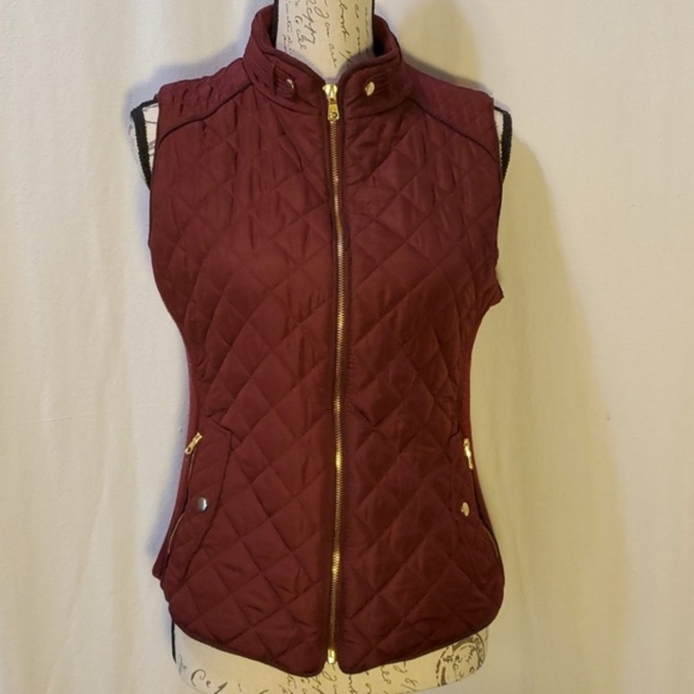 NWT Fitted Puffer Vest